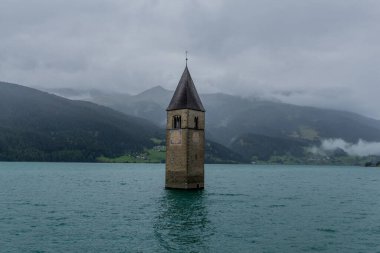 Güney Tyrol Alpleri 'nde yaz tatili ve yürüyüş hissi - Güney Tyrol / İtalya