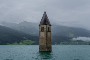 Güney Tyrol Alpleri 'nde yaz tatili ve yürüyüş hissi - Güney Tyrol / İtalya
