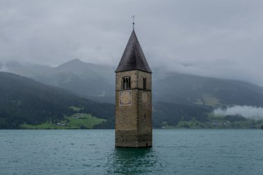 Güney Tyrol Alpleri 'nde yaz tatili ve yürüyüş hissi - Güney Tyrol / İtalya