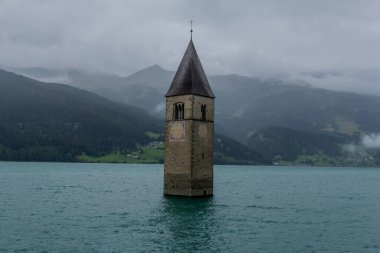 Güney Tyrol Alpleri 'nde yaz tatili ve yürüyüş hissi - Güney Tyrol / İtalya