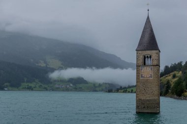 Güney Tyrol Alpleri 'nde yaz tatili ve yürüyüş hissi - Güney Tyrol / İtalya
