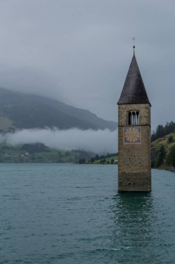Güney Tyrol Alpleri 'nde yaz tatili ve yürüyüş hissi - Güney Tyrol / İtalya