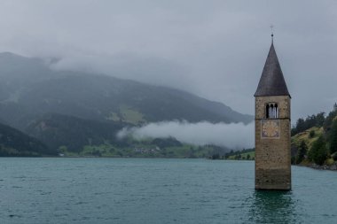 Güney Tyrol Alpleri 'nde yaz tatili ve yürüyüş hissi - Güney Tyrol / İtalya