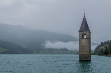 Güney Tyrol Alpleri 'nde yaz tatili ve yürüyüş hissi - Güney Tyrol / İtalya