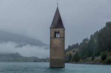 Güney Tyrol Alpleri 'nde yaz tatili ve yürüyüş hissi - Güney Tyrol / İtalya