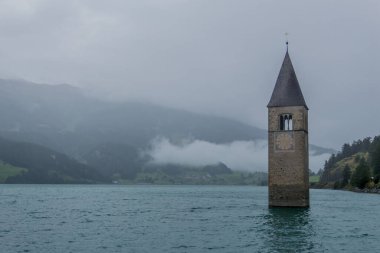 Güney Tyrol Alpleri 'nde yaz tatili ve yürüyüş hissi - Güney Tyrol / İtalya