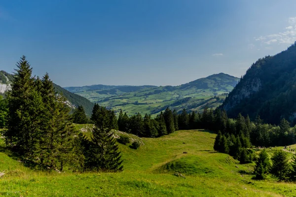 İsviçre 'deki Appenzell dağlarında güzel bir keşif turu. - Appenzell / Alpstein / İsviçre