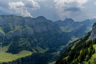 İsviçre 'deki Appenzell dağlarında güzel bir keşif turu. - Appenzell / Alpstein / İsviçre