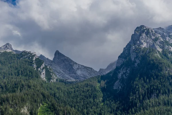 Berchtesgaden Alpineの麓に沿って美しい探検ツアー ショアナウ ケーニヒゼー — ストック写真