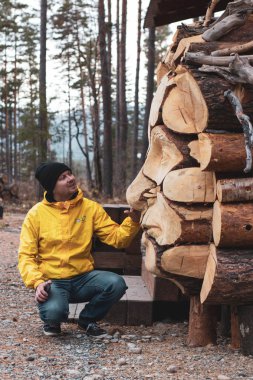 insan ve doğa heykel ile birlik