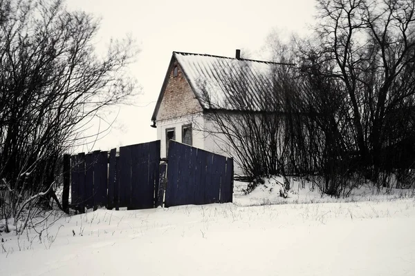 Maison Abandonnée Dans Village Avec Une Porte Bleue Hiver Ukraine — Photo