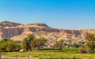 Antik Mısır Tapınağı Amon Ra Luksor sütunları ve güzel bas-reliefs Pharaoh'ın kült