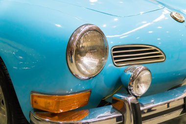 Kuala Lumpur, Malezya - 28 Temmuz 2018: Yakın çekim Far üzerinden Volkswagen Karmann-Ghia hızda Festivali sanat, Kuala Lumpur, Malezya
