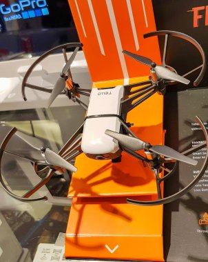 Kuala Lumpur, Malezya - 25 Ağustos 2018: İle DJI indeks işlem Tello Drones. İle DJI indeks işlem sondalar ve hava fotoğrafçılığı sistemleri konusunda pazar lideri olduğunu.
