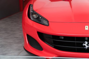 Kuala Lumpur, Malezya - 29 Eylül 2018: Yakın çekim Ferrari Portofino ekranda roadshow Kuala Lumpur, Malezya