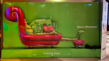 Kuala Lumpur, Malezya - 30 Kasım 2018: Grinch film posteri. Kimköy köyü Noel'de mahvetmek huysuz bir Grinch araziler hakkında filmdir