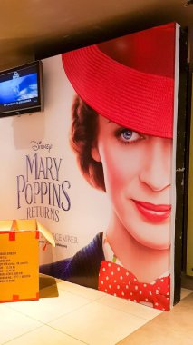 Kuala Lumpur, Malezya - 30 Kasım 2018: Mary Poppins döner film posteri. Emily Blunt evlenmek Poppins olarak oynadığı film