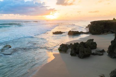 Pantai Pero, Sumba ada, Endonezya, güzel gün batımı