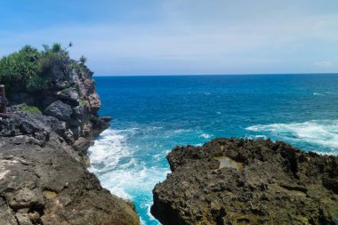 Mavi ve beyaz güzel doğa Sumba, Endonezya ters Danau Weekuri dalgalar