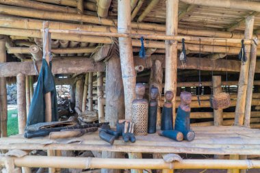 Ratenggaro Sumba, Doğu Nusa Tenggara Endonezya, geleneksel kulübe el sanatları heykeli