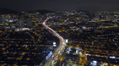 Havadan fotoğraf hareket bulanıklığı trafik ve bina Kuala Lumpur, Malezya.