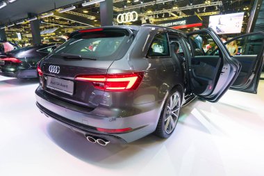 Singapur - 12 Ocak 2019: Audi S4 Avant, Singapur Otomobil Fuarı