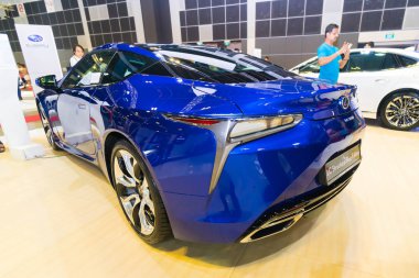Singapur - 12 Ocak 2019: Lexus yeni Lc yapısal mavi baskı Singapur motor Show'da