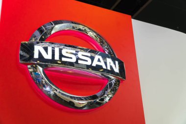 Singapur - 12 Ocak 2019: Nissan logosunu görmeniz gerekir. Çok uluslu bir Japon otomobil üreticisi Nissan olduğunu