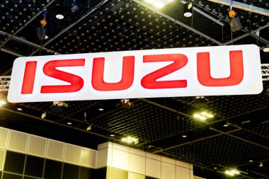 Singapur - 12 Ocak 2019: Isuzu logosu, Singapur Otomobil Fuarı