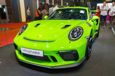 Singapur - 12 Ocak 2019: Porsche 911 Gt3 Rs Singapur Motor yönü göster.