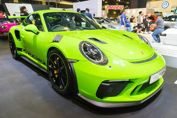 Singapur - 12 Ocak 2019: Porsche 911 Gt3 Rs Singapur Motor yönü göster.