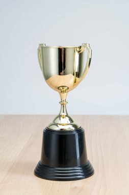 Beyaz arkaplanda kupa