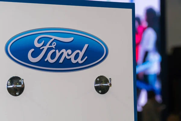 Logotipo Ford em Kuala Lumpur Motor Show — Fotografia de Stock