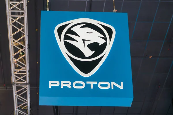 Proton-Logo auf der Motorshow in Kuala Lumpur — Stockfoto
