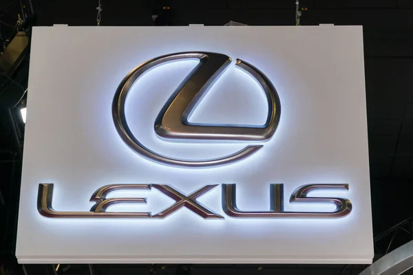 Lexus logo Kuala Lumpur Otomobil Fuarı'nda