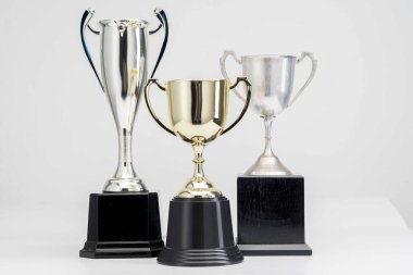 Beyaz arkaplanda kupa