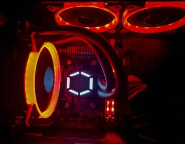 Masaüstü Cpu anakartı ve Rgb ısı fanı yakın çekim