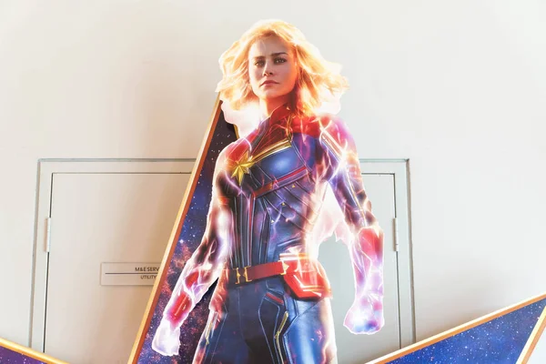 Kuala Lumpur, Malezya - 3 Nisan 2019: Captain Marvel film afişi, Carol Danvers hakkında bir evrenin en güçlü kahramanlarından biri olur