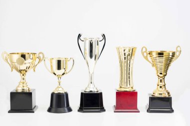 Beyaz arkaplanda kupa