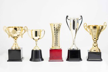 Beyaz arkaplanda kupa