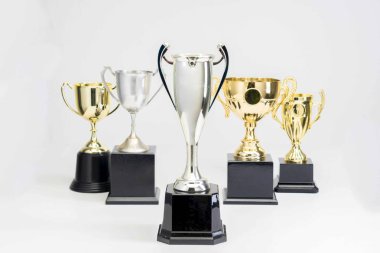 Beyaz arkaplanda kupa