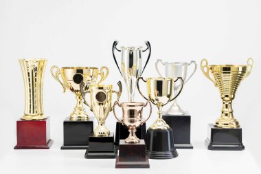 Beyaz arkaplanda kupa