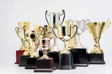 Beyaz arkaplanda kupa