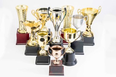 Beyaz arkaplanda kupa