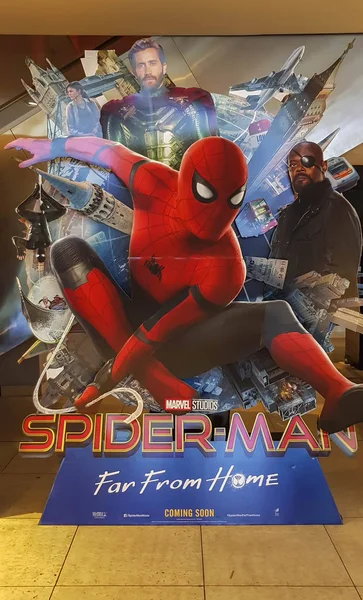 Spider-Man távol otthonról film plakát, ez a film felvázoló Pókember versus Mysterio — Stock Fotó