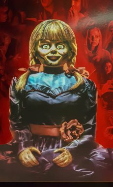 Annabelle film afişi, Annabelle 2014 yapımı doğaüstü korku filmi the Conjuring