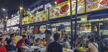 Jalan Alor'daki Food Stalls, Kuala Lumpur, Malezya'nın ünlü turistik yerlerinden biri olan Night Market'te