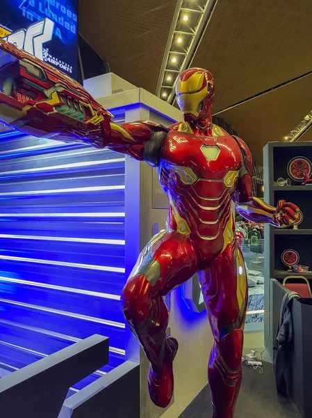 Statua Ironman di Avengers Endgame. The Avengers è un film statunitense basato sul supereroe Marvel Comics prodotto dalla Marvel Studios. — Foto Stock