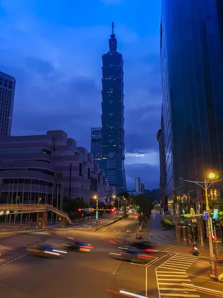 타이베이 101 빌딩 및 주변 교통 — 스톡 사진