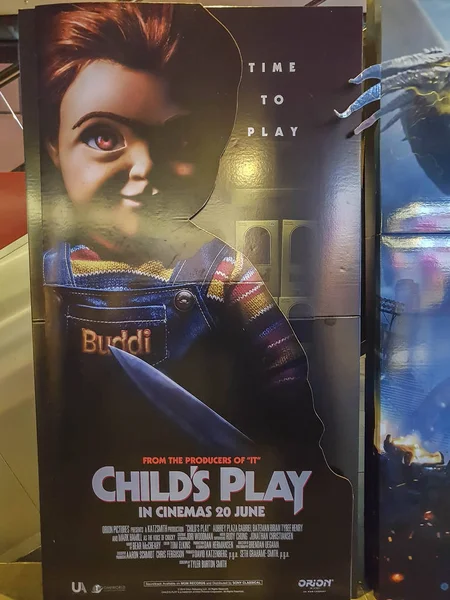 Dětský filmový plakát pro děti je remake o 1988 filmu o panenku s názvem Chucky — Stock fotografie